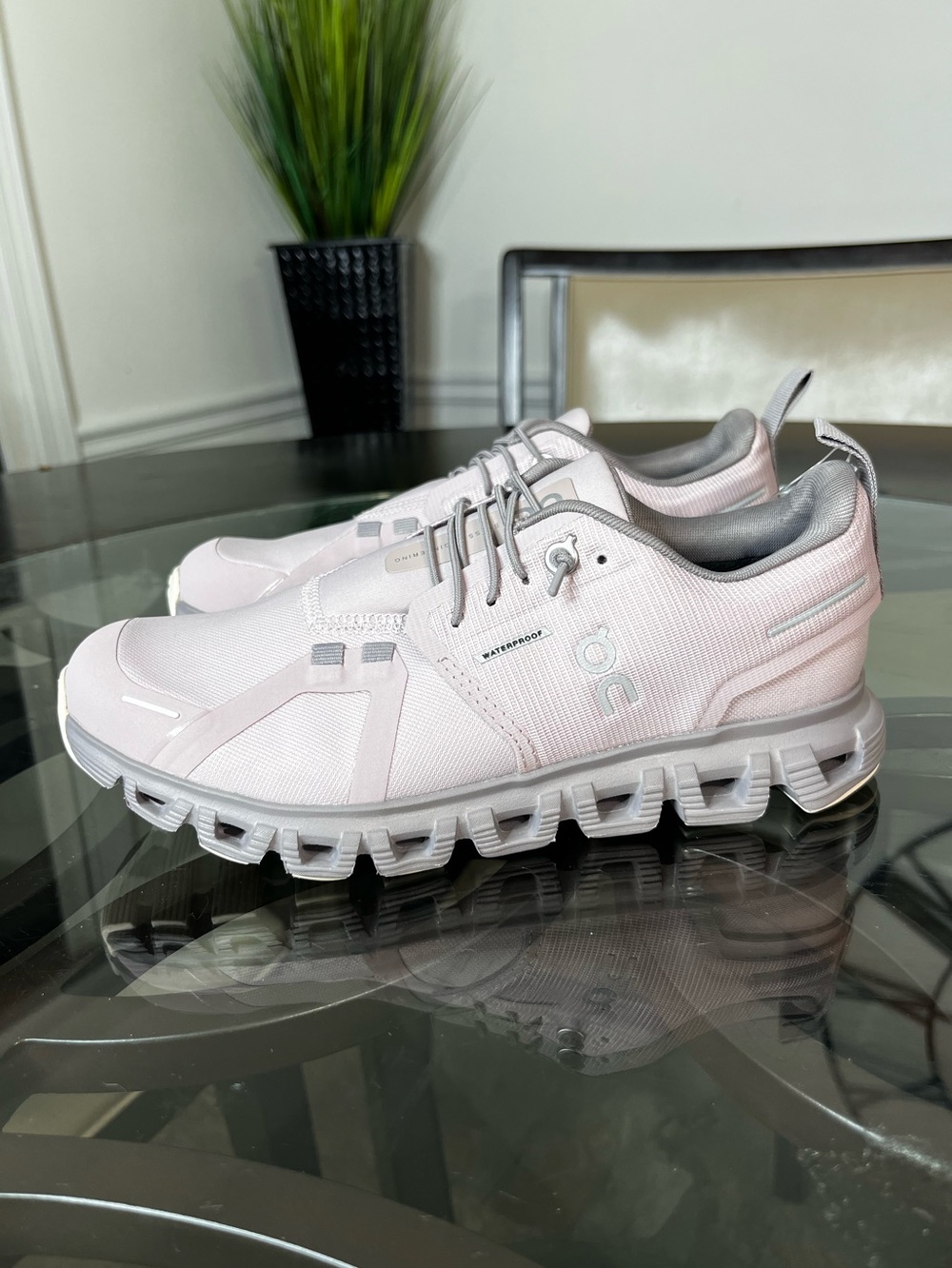 On Cloud 6 Waterproof Orewood/ Mauve/Pink
Women's Sz 6 Brand New